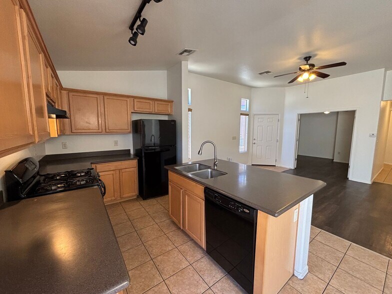 Building Photo - 6047 S Avenida Las Monjas
