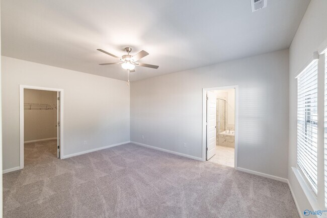 Building Photo - 14976 Greenleaf Dr