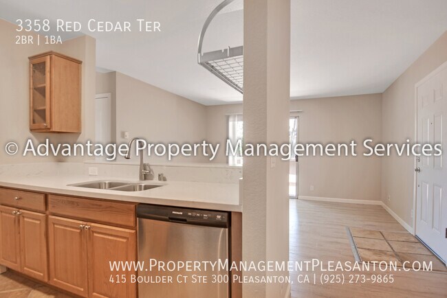 Building Photo - Welcoming 2 bed, 1 bath 750 sq ft condo lo...