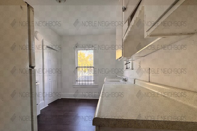 Building Photo - 3728 Silver St