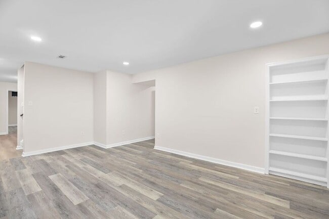 Building Photo - 6000 Blackstone Blvd