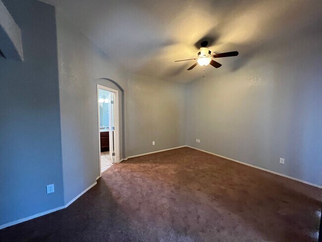 Building Photo - 3 BEDROOM HOME IN ARABY CROSSING!
