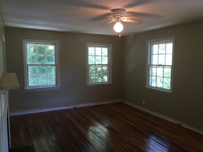 Building Photo - **AVAILABLE NOW**Near Ft. Benning/Columbus, GA 3 Bedroom / 1 Bathroom Home for Rent***