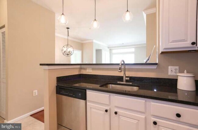 Building Photo - 2465 Army Navy Dr