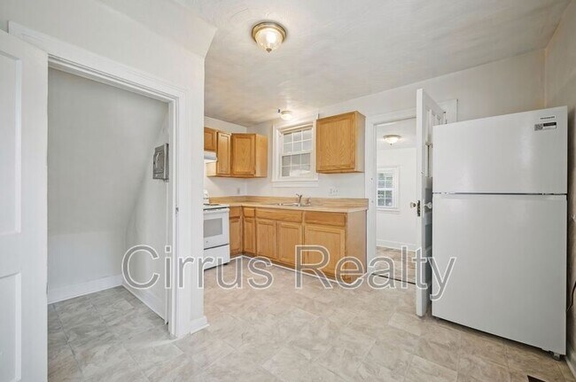 Building Photo - 428 Melville Rd