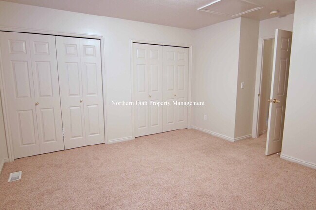 Building Photo - 2 Bed, 2 Bath Townhome