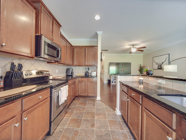 Building Photo - 5657 Tipperlinn Way