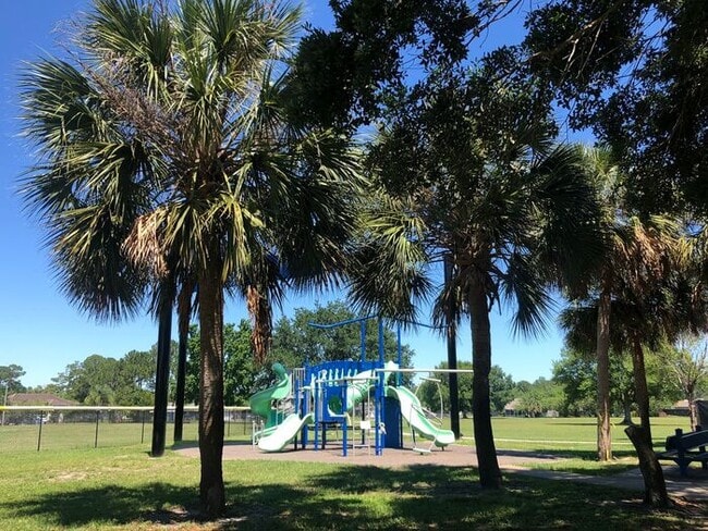 Building Photo - Cute 4/2 EAST Orlando Home in Wedgefield!