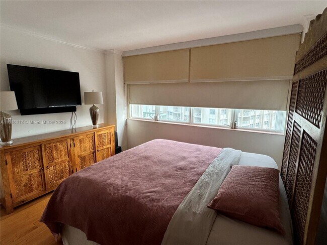 Building Photo - 1408 Brickell Bay Dr