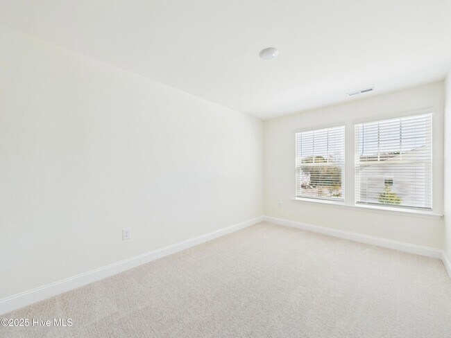 Building Photo - 458 Channel Drop Dr