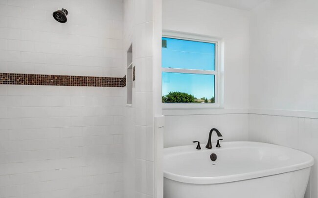 Building Photo - Cozy Home