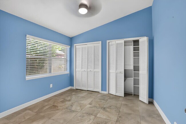Building Photo - 7690 Solimar Cir