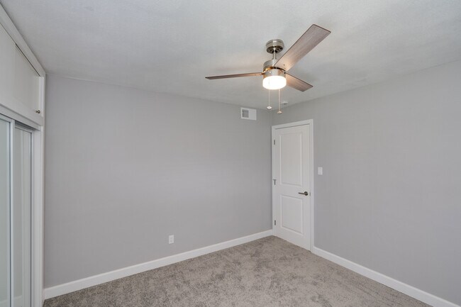 Building Photo - 405 S Fernwood Cir