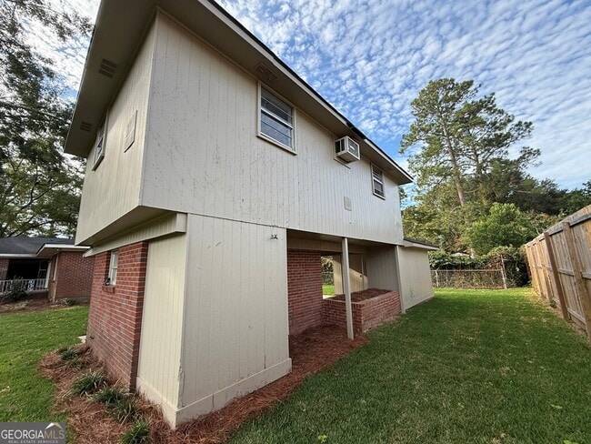 Building Photo - 412 Roberson St