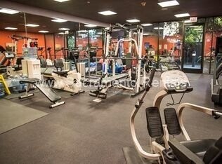 Building Photo - Spacious Updated 2bd/2ba Downtown Condo - ...