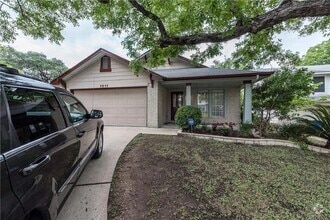 Building Photo - 1011 Catalpa St
