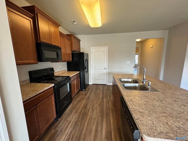 Building Photo - 30000 Abbeywood Ln