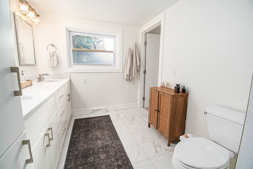 Building Photo - 1155 Carpenter Ave NW