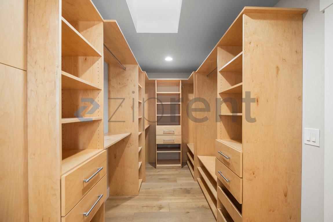 Building Photo - Unit