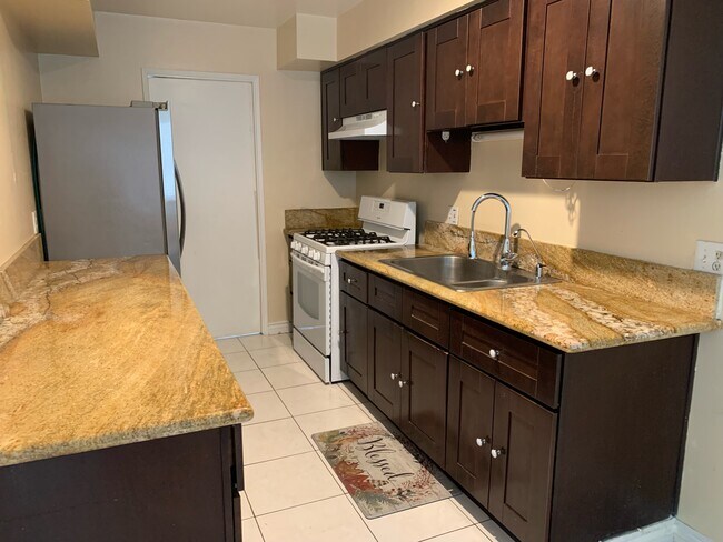 Kitchen - 13864 Dawson St