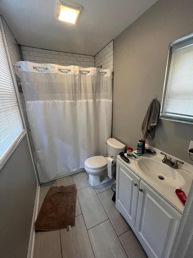 Building Photo - Five Bedroom Available for 26-27 School Year!