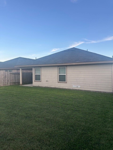 Building Photo - 2743 Bergen Bay Ln