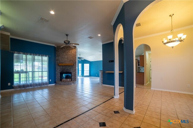 Building Photo - 511 Cowhand Dr