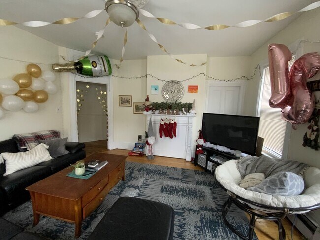 Primary Photo - HOT MISSION HILL LISTING!!!!