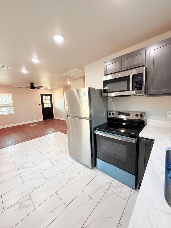 Building Photo - 5909 NW 40th St