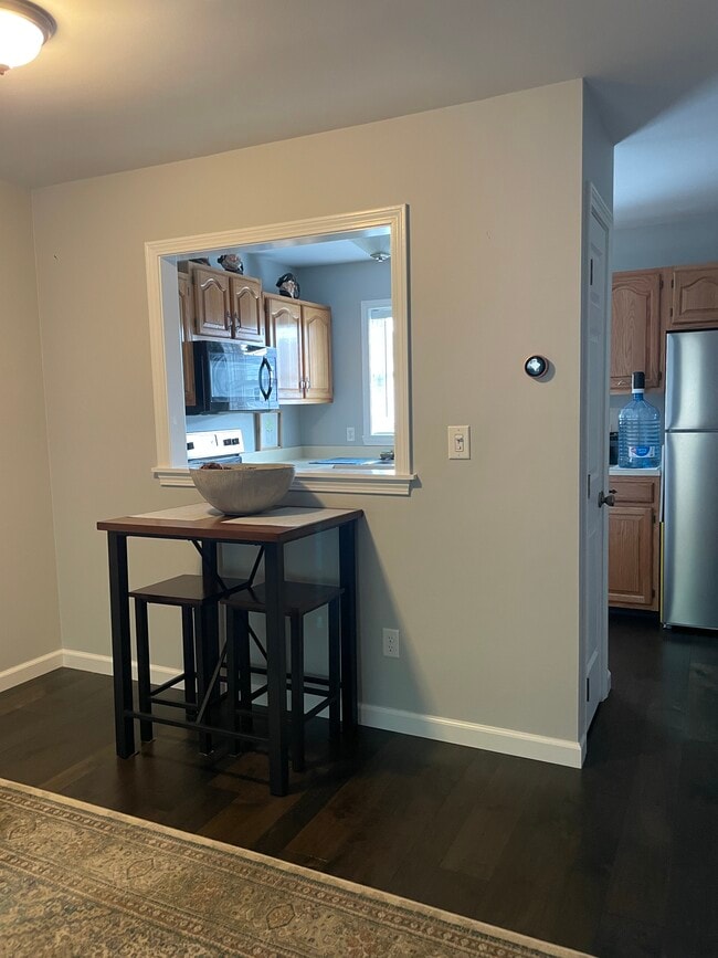 Building Photo - 74 Commodore Cmn