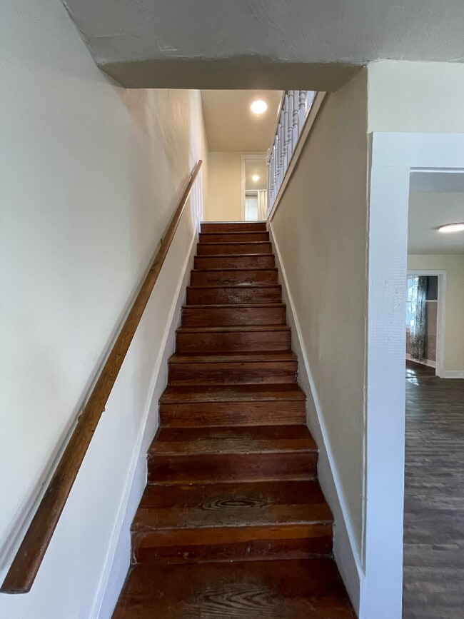 Building Photo - Spacious 3 Bedroom Apartment Near IUP – Ideal for Roommates