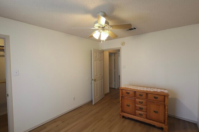 Building Photo - 811 Ironton Dr