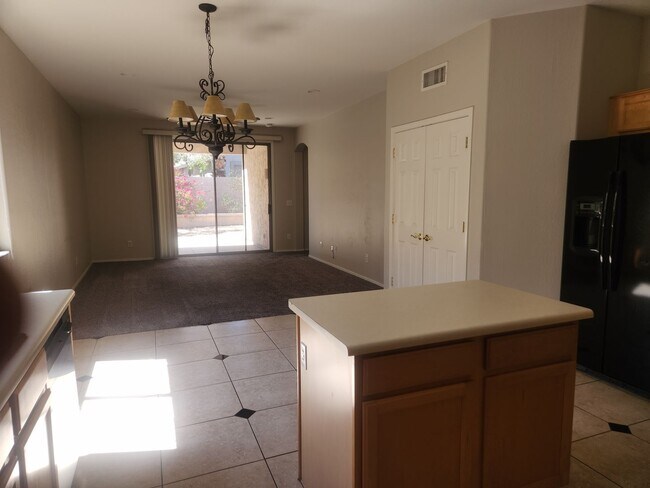 Building Photo - Immaculate Golf Community Home