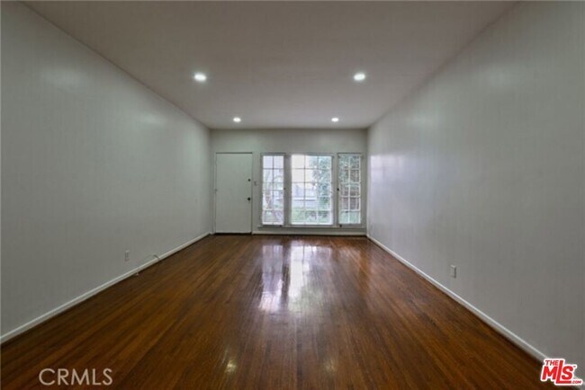 Building Photo - 149 Crescent Dr
