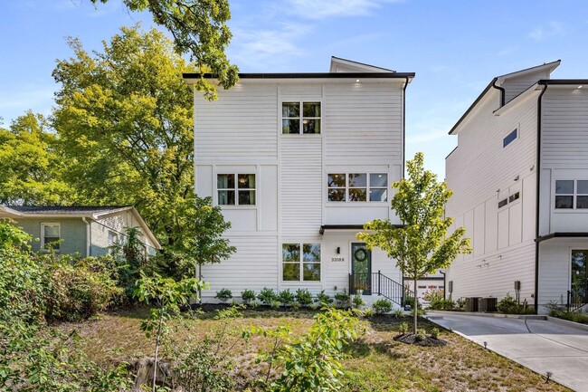 Building Photo - Prestine & Partially Furnished North Nashv...