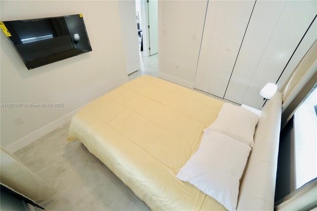 Building Photo - 1505 SW 27th Ct