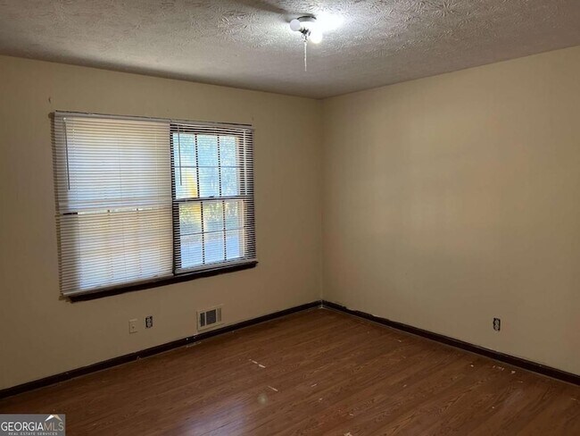 Building Photo - 1530 Oleander Ln SW