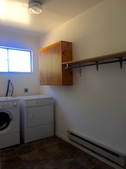 Building Photo - 519 S. Ash St.