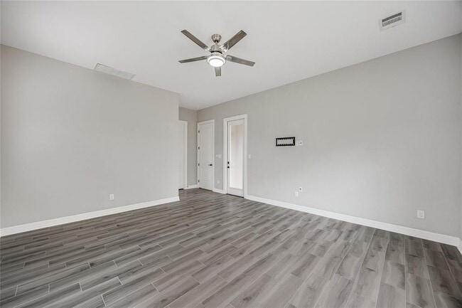 Building Photo - 21434 Lakefront Dr