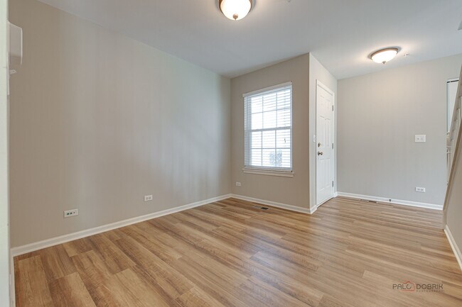 Building Photo - 2487 Dickens Dr