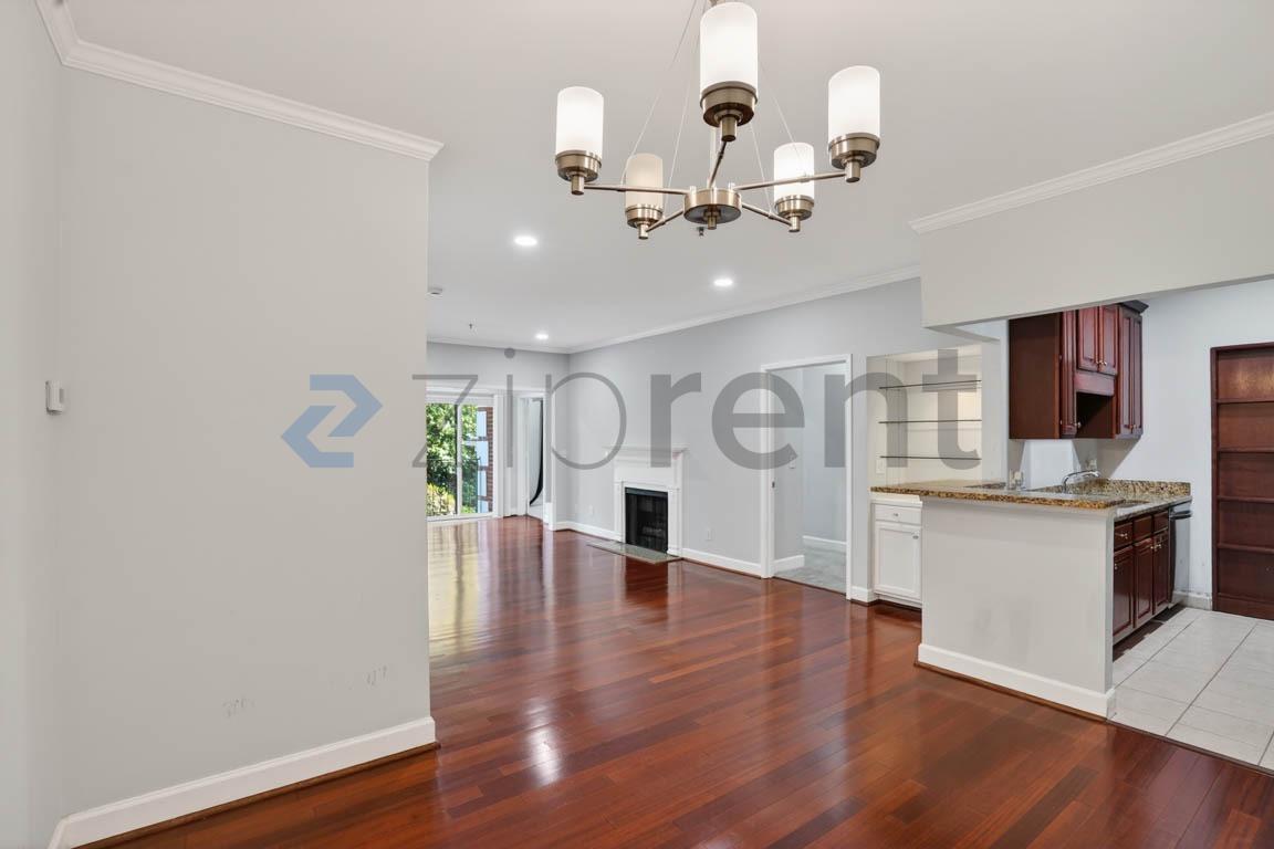 Building Photo - 2921 Lenox Rd NE