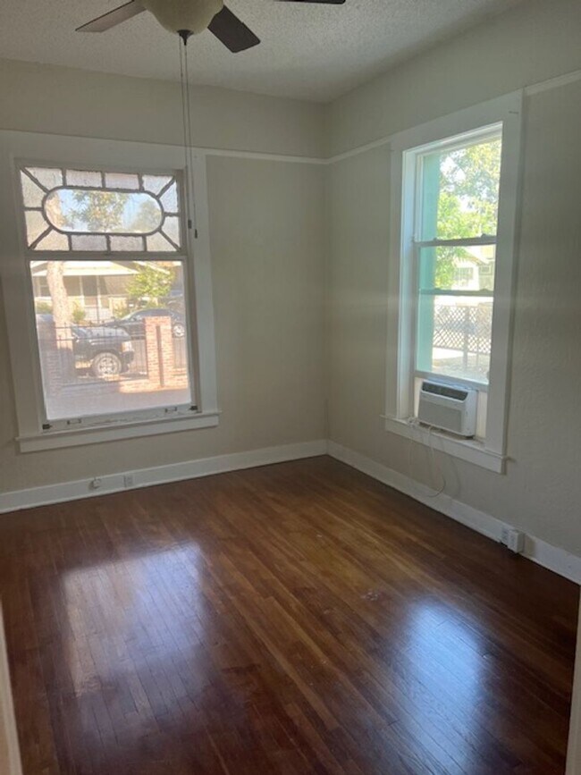 Building Photo - Glenn