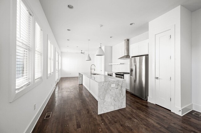 Building Photo - Modern 3BR/3.5BA home in Sylvan Summit, ju...