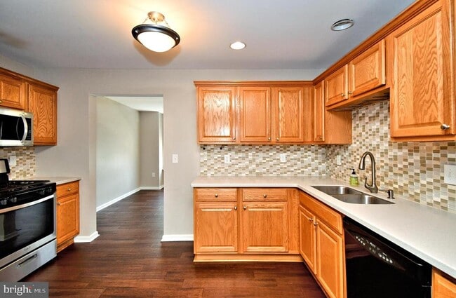 Building Photo - 1055 Balley Dr