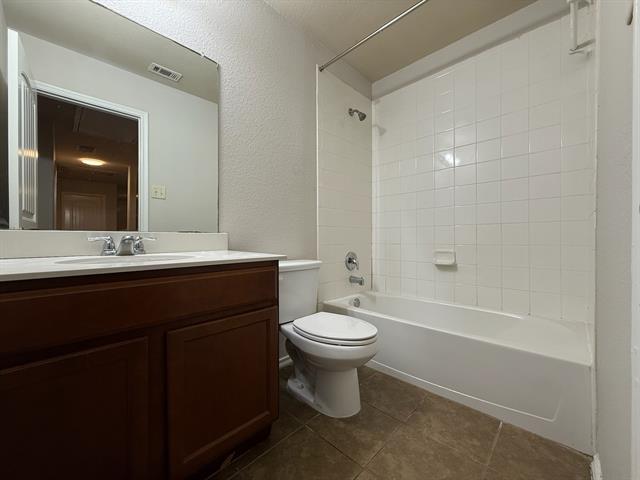 Building Photo - 701 Westwood Ct