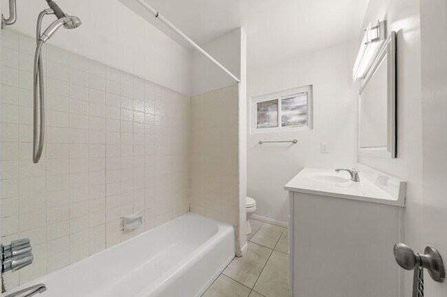 Building Photo - 1517 Harvard St