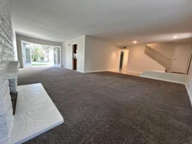 Building Photo - Spacious 5 Bedroom in Mission Viejo!