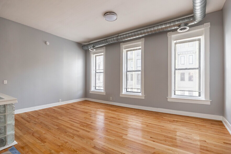 Building Photo - 1877 N Milwaukee Ave