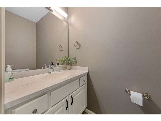 Building Photo - 1128 Shumway Ct