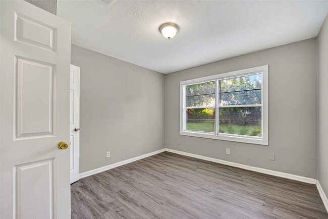 Building Photo - 4909 Holloway Dr